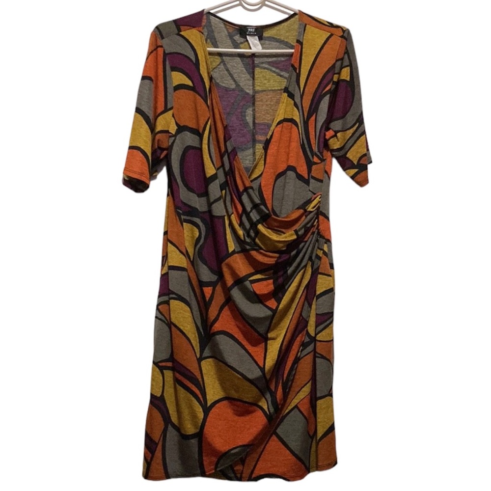 Women’s Plus Size Dress Form Fitting Size 1X Pattern Dress Low Cut V-Neck Dress
